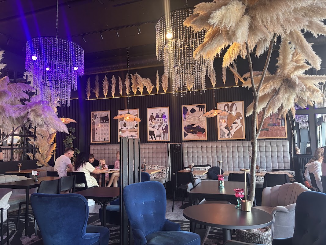 ZAUFAJNI Food & Cocktail Bar - zdjęcie 2